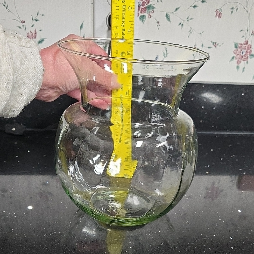 DONATING. MAKE OFFER. HOST PICK. Vintage. Elegant Clear Fancy Ribbed Glass Vase